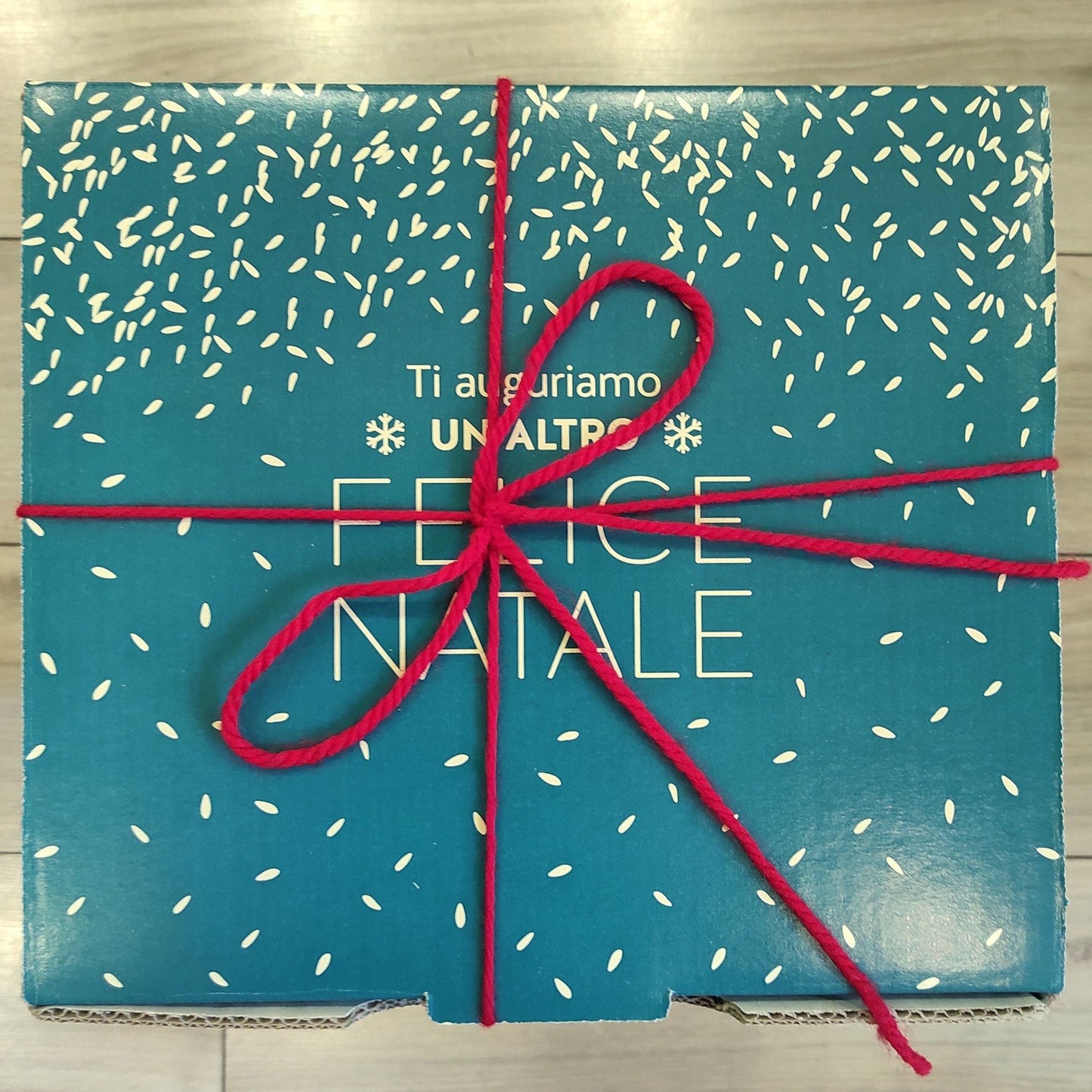 scatola in cartone altromercato per confezionare i pacchi di natale