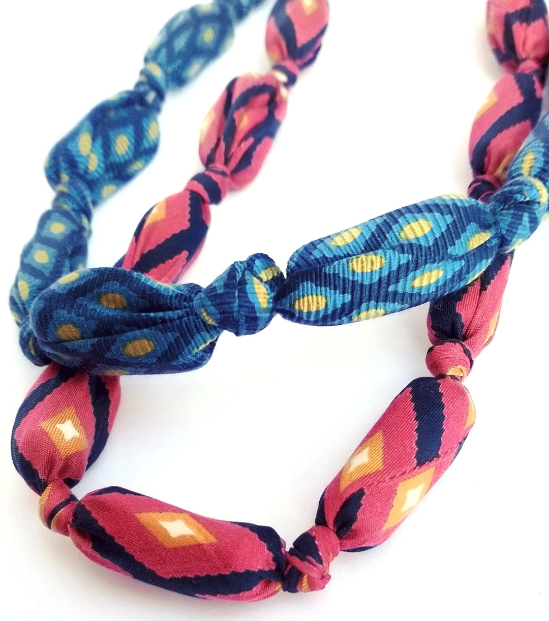 Necklace
Materiali: denim di riuso - cordelle -