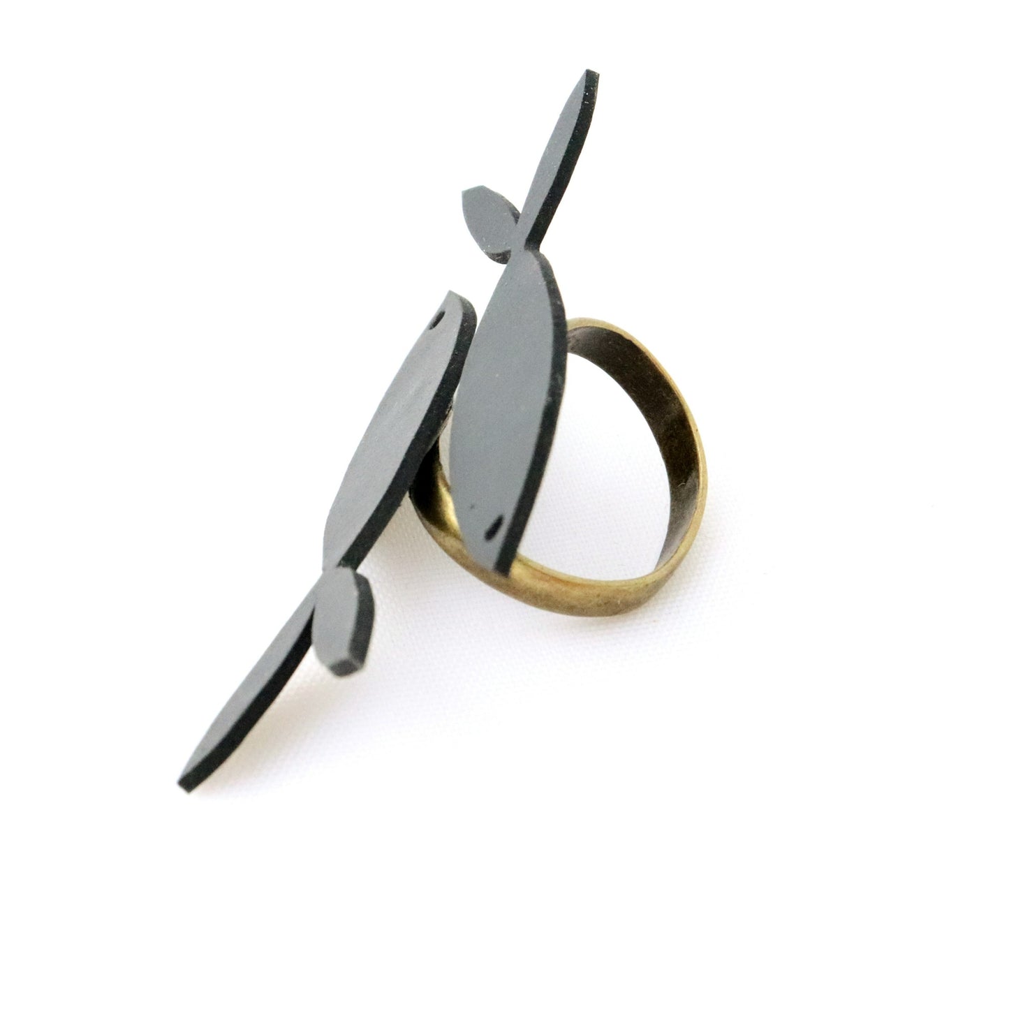 Anello pesci in camera d'aria riciclata artigianato umbro progetto umbriaslowfashion backfromrubbisch ecogioielli fatti a mano anello regolabile