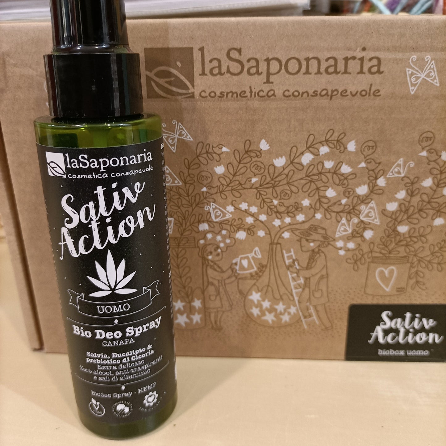 Bio deo spray fatto con canapa sativa, salvia, eucalipto e prebiotico di Cicoria