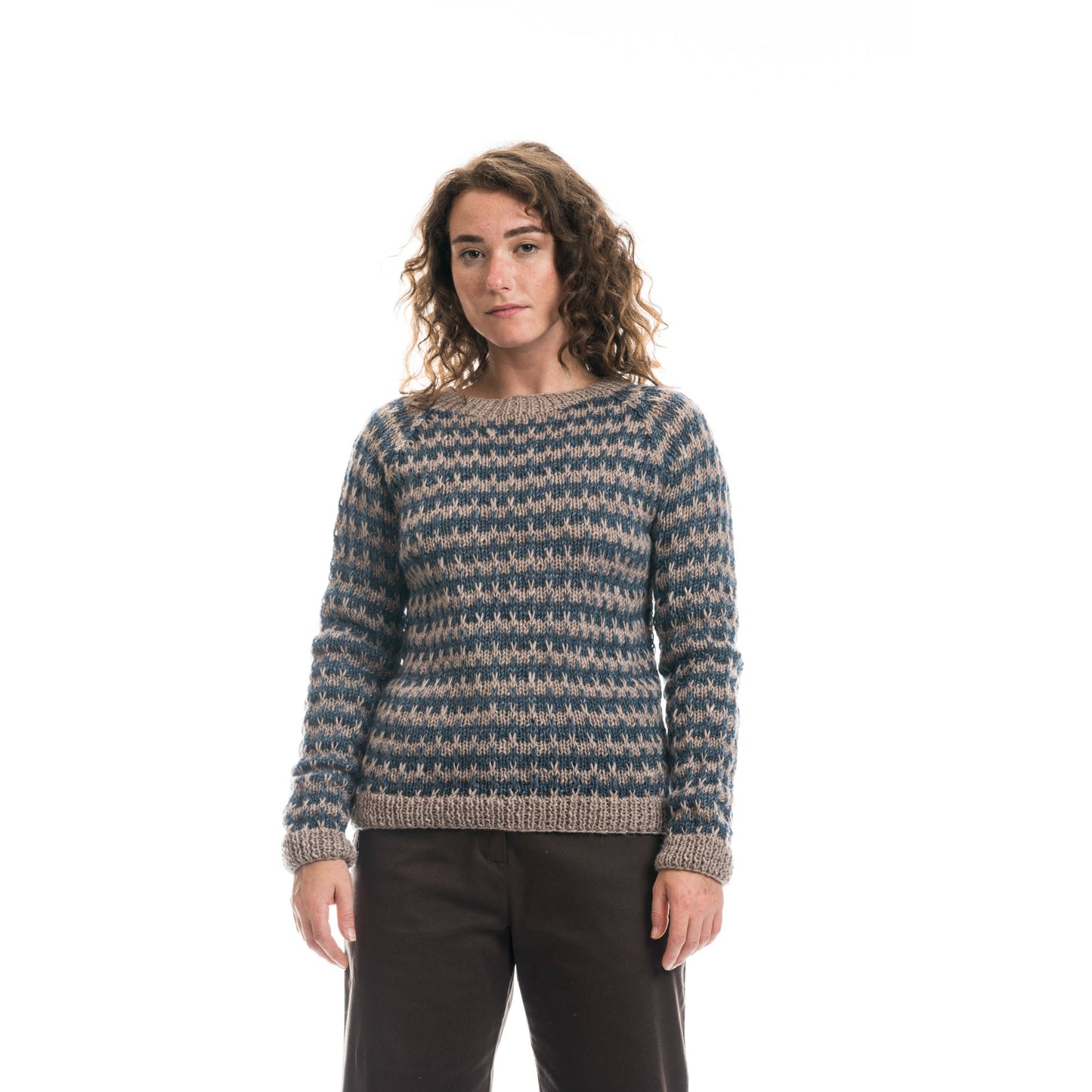 maglione a righe tortora e indigo in lana e fibra di banano