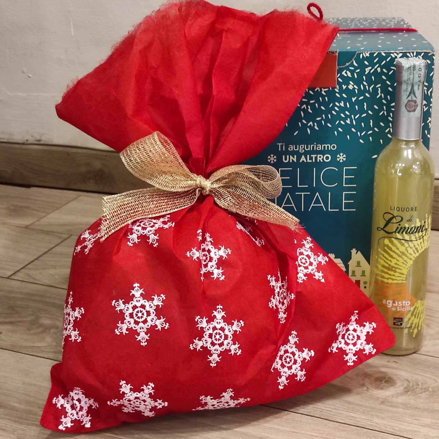 panettone e limoncello in scatola di natale altromercato
