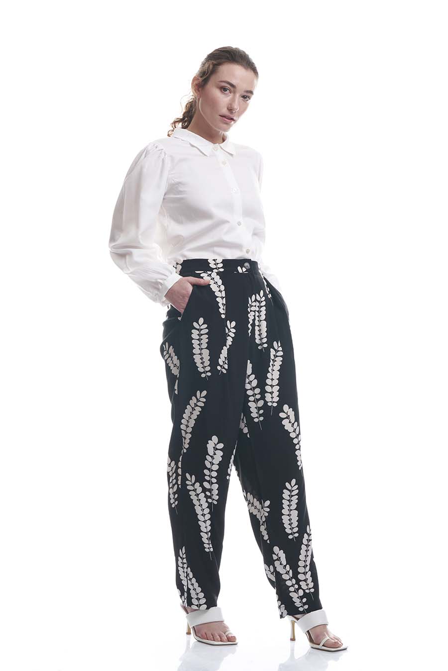 pantalone in viscosa con pinces singole