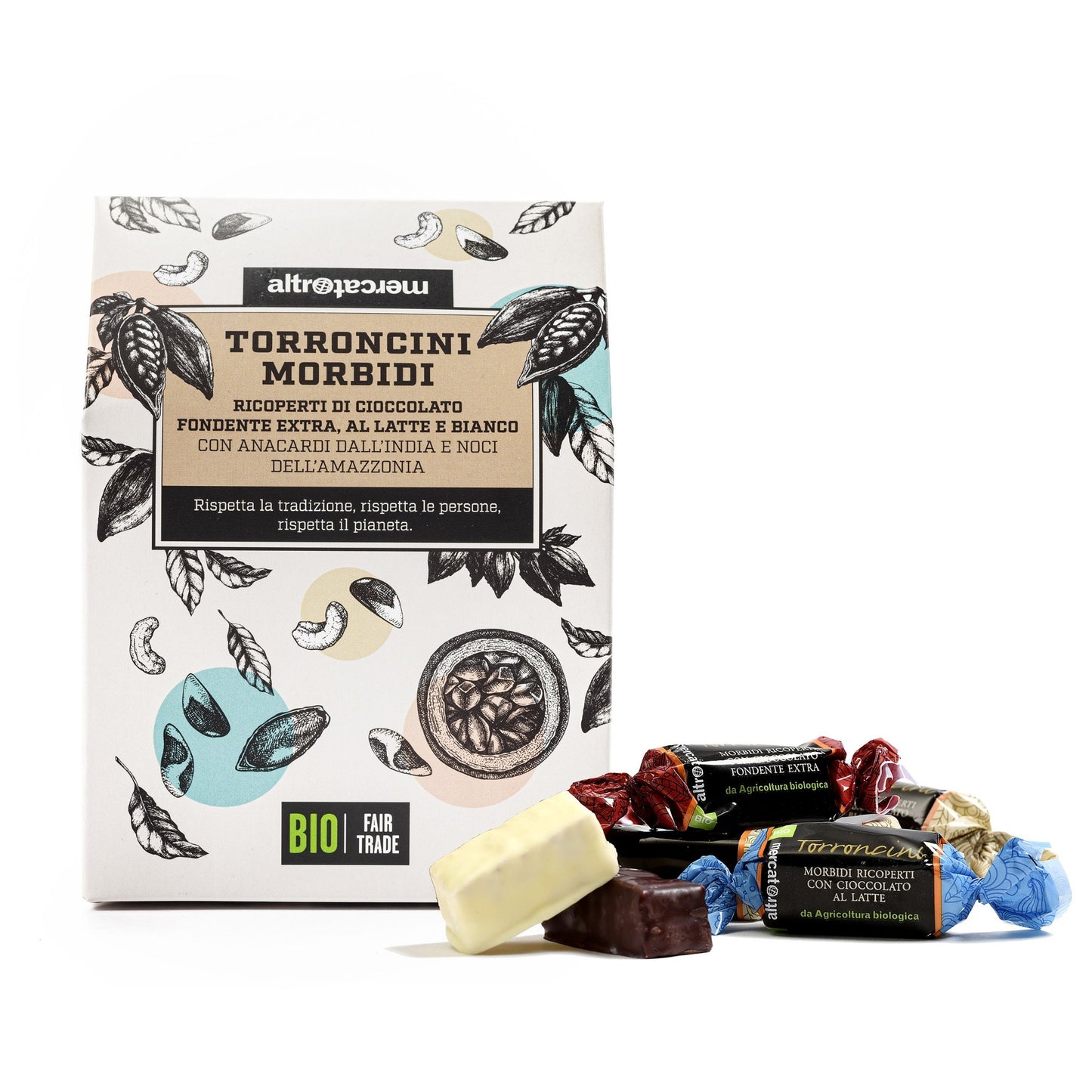 I torroncini morbidi sono fatti con noci dell'Amazzonia e anacardi dall'India. Ricoperti di cioccolato fondente al latte e bianco. Biologici e di commercio equo e solidale