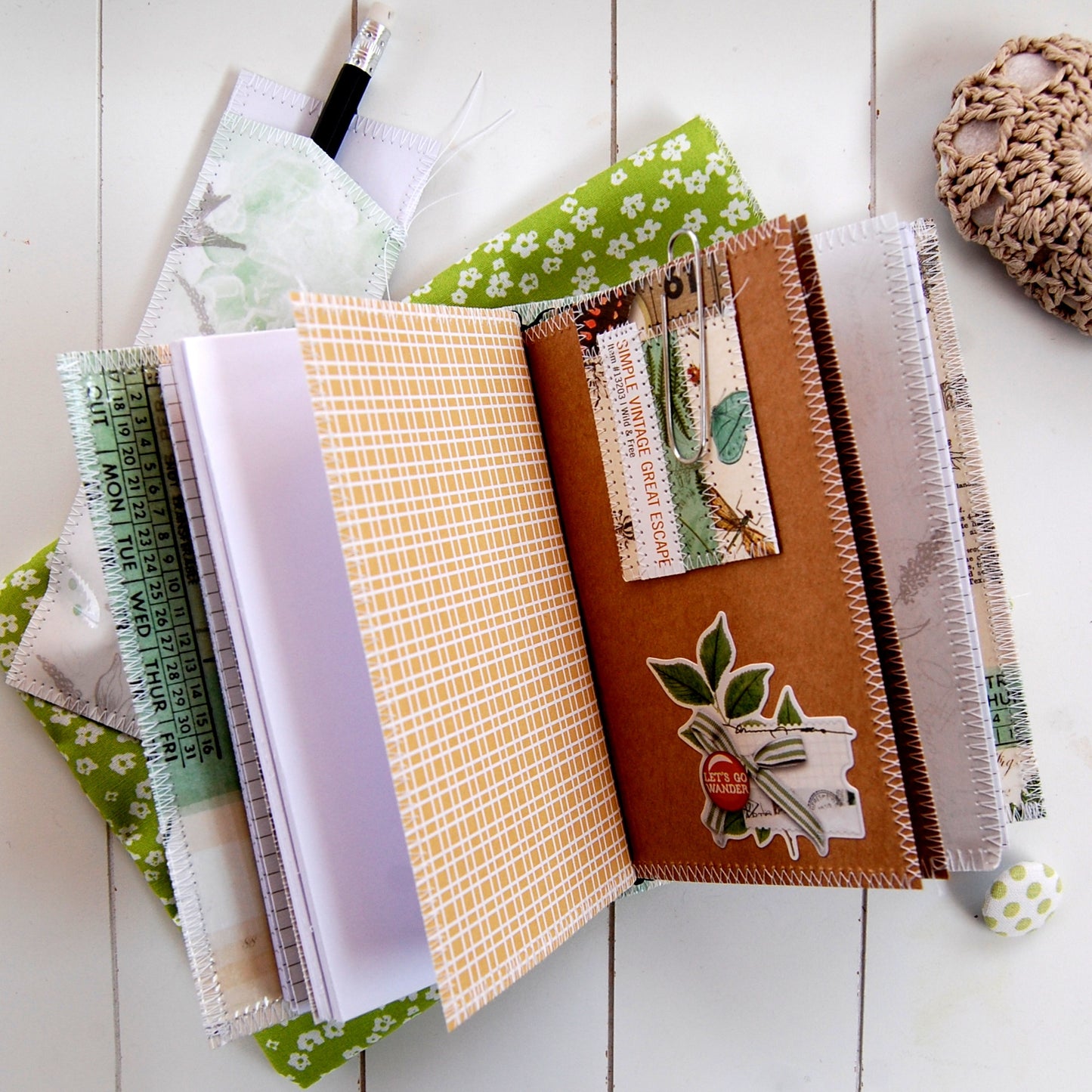 nootebook da viaggio fatto a mano in carta cucita formato da quattro quaderni sostituibili ispirato ai tradizionali Manùdori giapponesi
