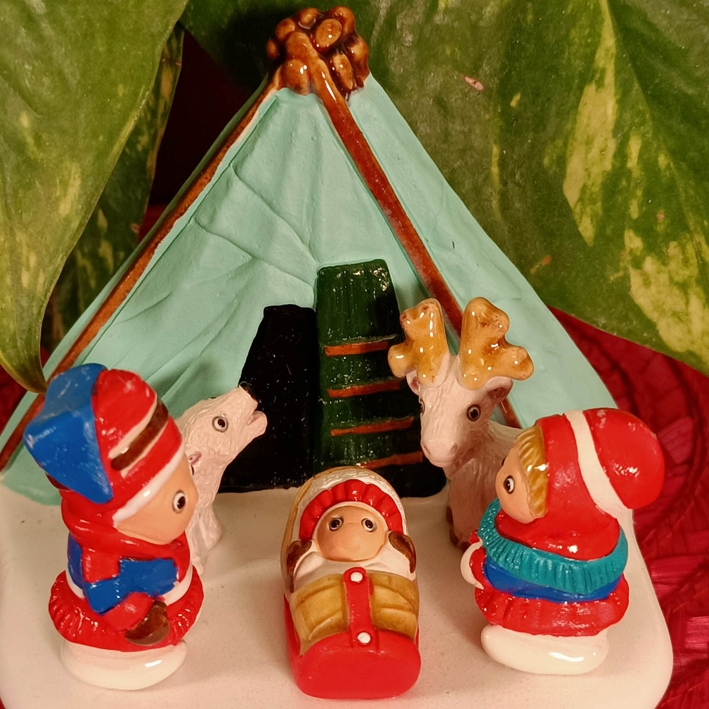 Presepe compatto a tema Lapponia colorato e allegro