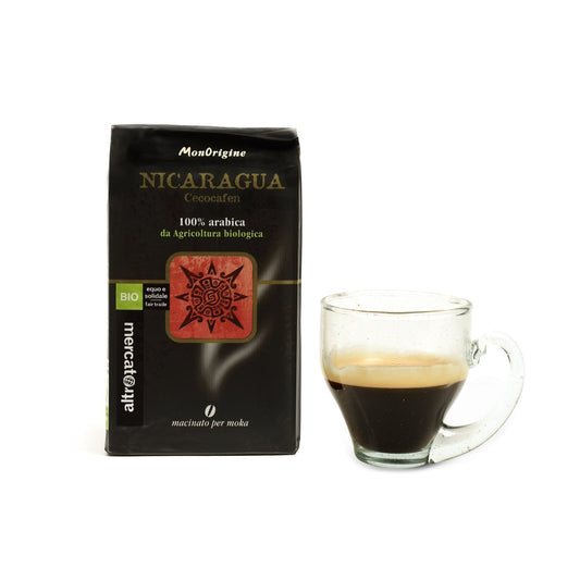Caffè 100% arabica biologico e di filiera sostenibile.Questo caffè è coltivato sulle alture del Nicaragua e per questo ha note aromatiche fresche.Delicato e corposo è prodotto da Altromercato. 